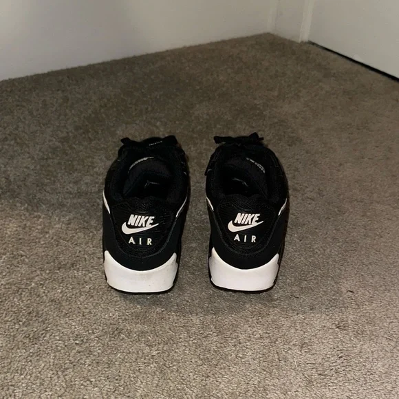 Nike Women's Air Max 90 Black and White Shoes - Picture 4 of 5